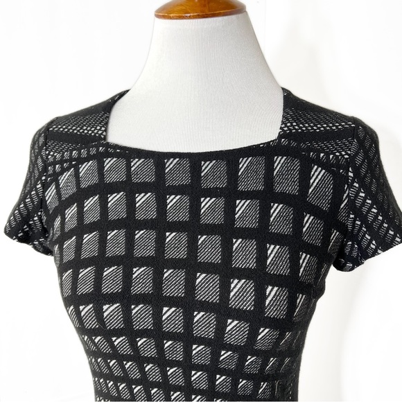 SOLD-Diane Von Furstenburg Black Short Sleeve Wool Blend Jacquard Knit Dress - Picture 3 of 11